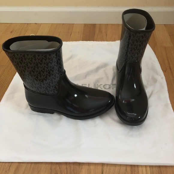 Michael Kors rain boots worn 1 time - Picture 3 of 3